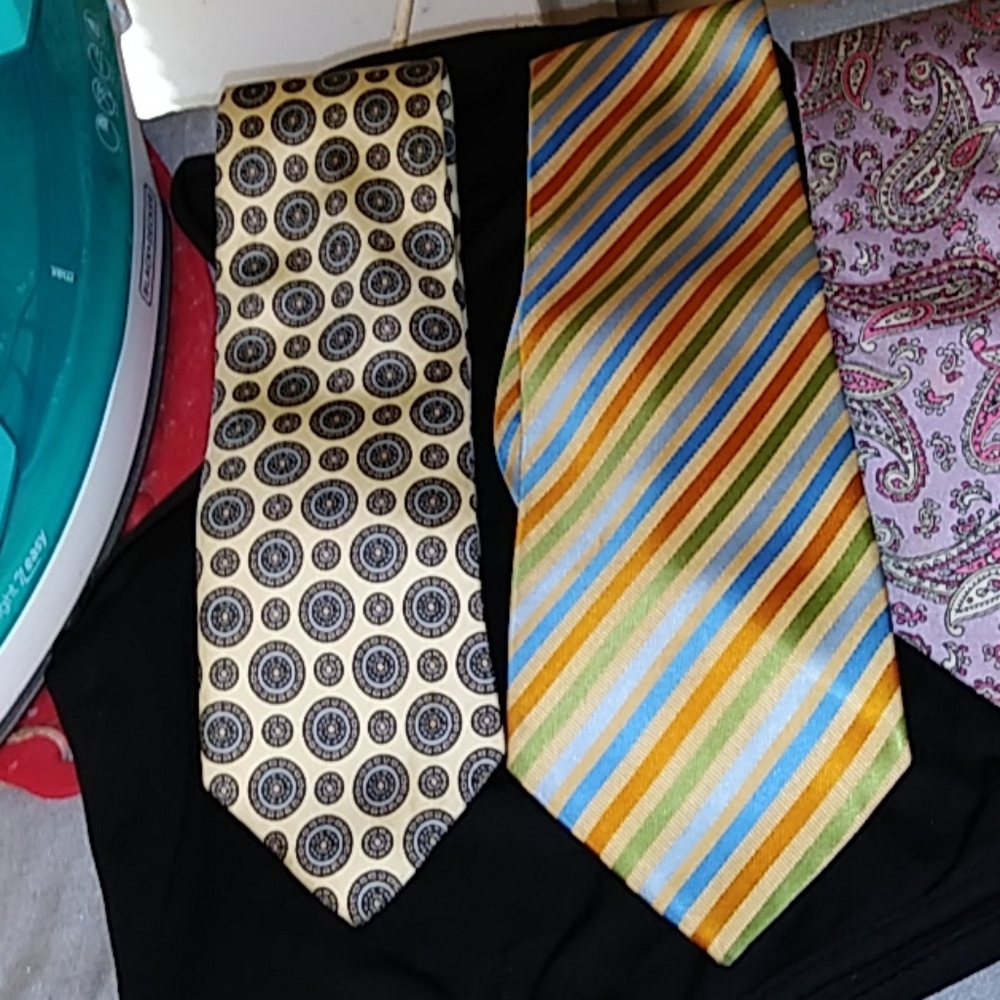 10 ties 2 free ties yellow,white